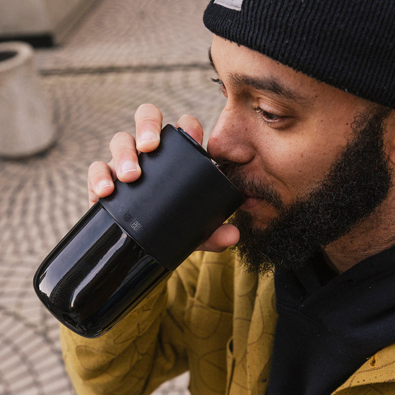 daily-on-the-go-set-t6 16oz_rise_tumbler_black_man_drink_square.jpg