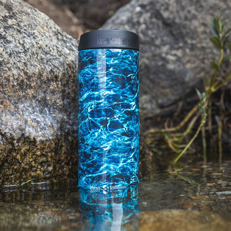 20oz-tkwide-with-cafe-cap-mossy-oak-x1 16oz_tumbler_mossyoak_bass_cafe_water_closeup_square.jpg