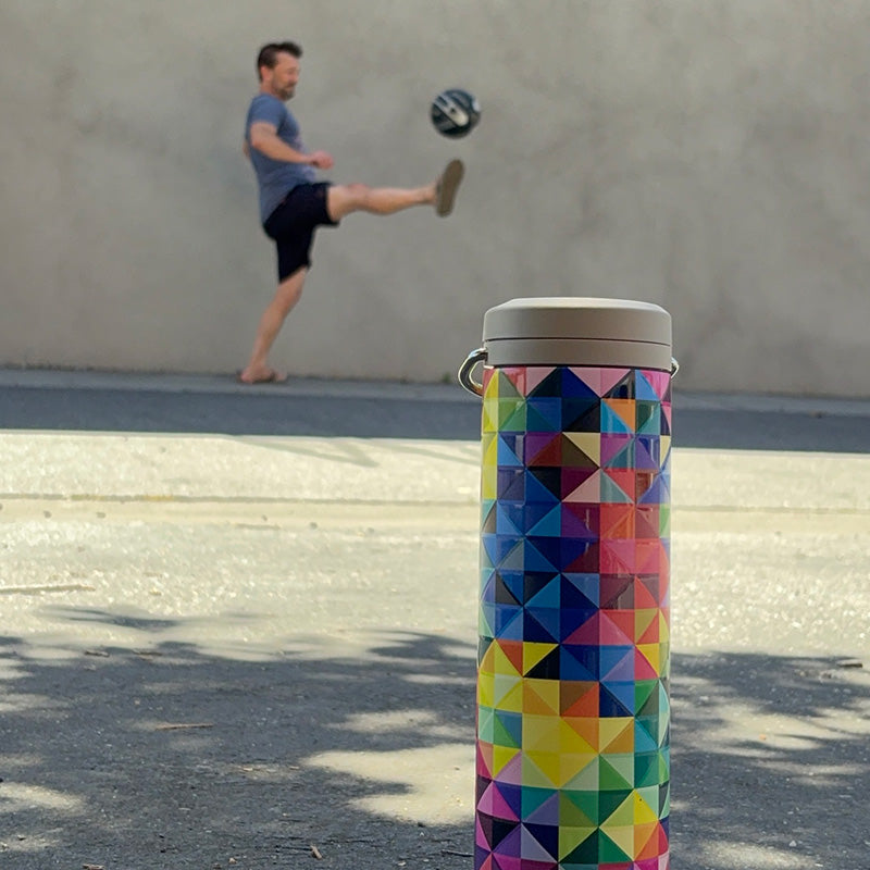 20oz-tkwide-with-twist-cap-mosaic-n4 20oz_tkwide_bottle_seasonal_mosaic_soccerball_player_square.jpg