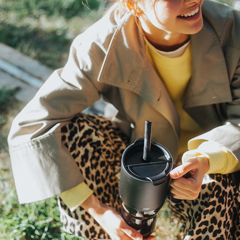26oz-rise-tumbler-with-straw-lid-o8 26oz_rise_tumbler_black_woman_topview_square.jpg