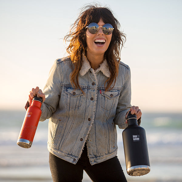 64oz-classic-with-loop-cap-c5 64oz_insulated_classic_black_beach_smile_square.jpg