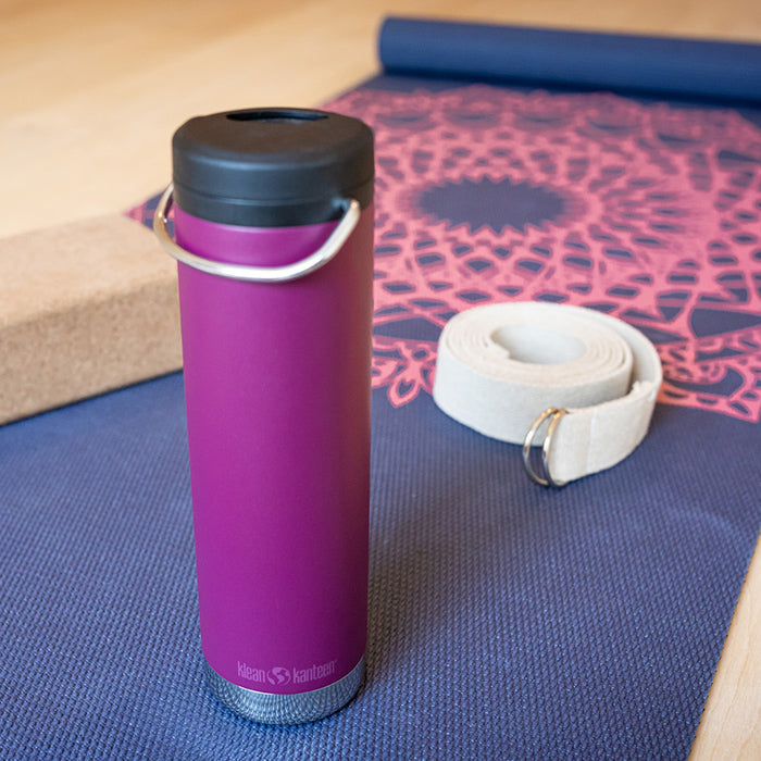tkwide-twist-cap-with-straw-kit-x1 K20TKWPT-PP-T-TWIST-yoga_bottle_closed_lifestyle_a5ac6535-9c60-42bb-86fe-b94b5cef2b68.jpg