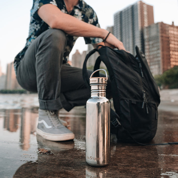 27oz-reflect-with-bamboo-cap-l6 K27SSLRF-MS-BAMBOO_reflect-bottle_city_lifestyle_ff882516-9bd8-49cf-b515-736a0a9c889f.jpg