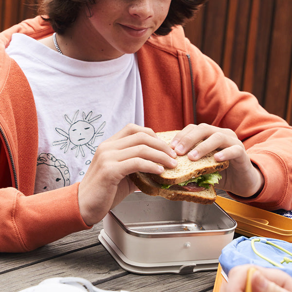 23oz-rise-food-box-lunch-h1 rise_food_lunch_box_lunch_kid_sandwich_square.jpg