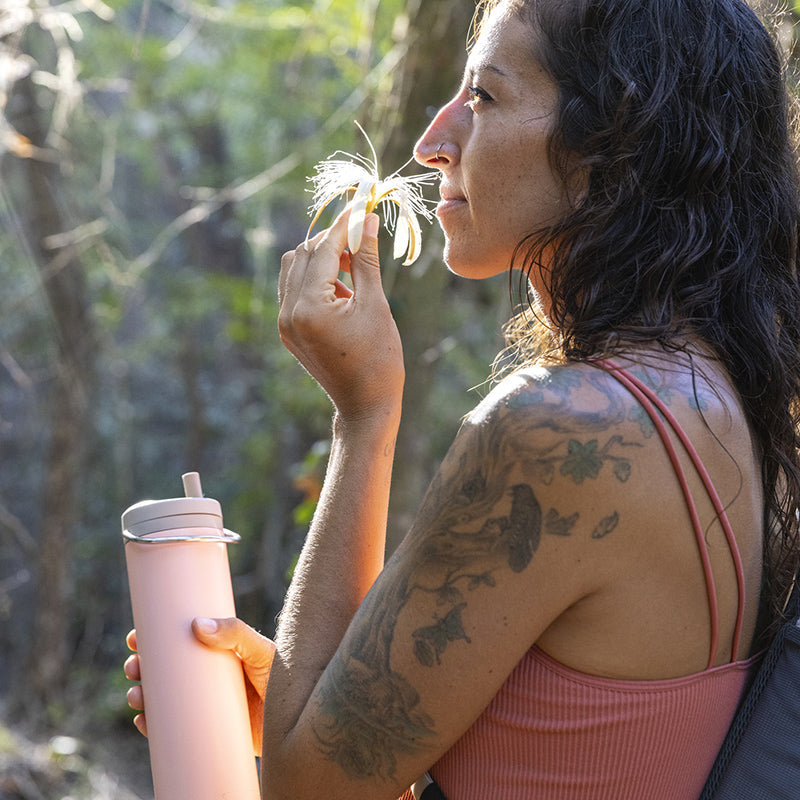 20oz-tkwide-with-twist-cap-a9 tkwide_20oz_insulated_bottle_twist_woman_flower_costarica_square.jpg
