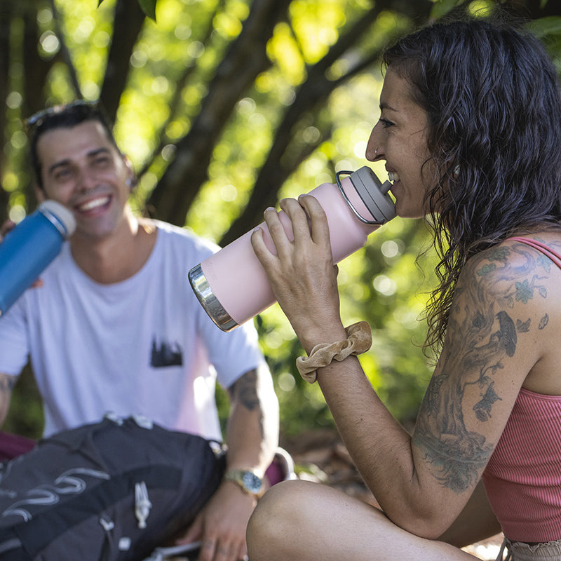 32oz-tkwide-with-twist-cap-q5 tkwide_32oz_insulated_bottle_twist_costarica_couple_drink_square.jpg